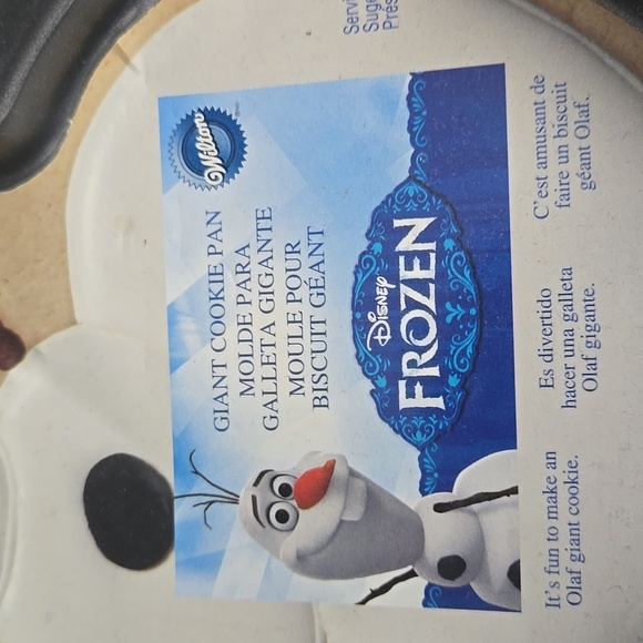 NWT Wilton Disney Frozen Olaf Giant Cookie Pan approx 12.5 inches x 8 inches - Picture 2 of 5